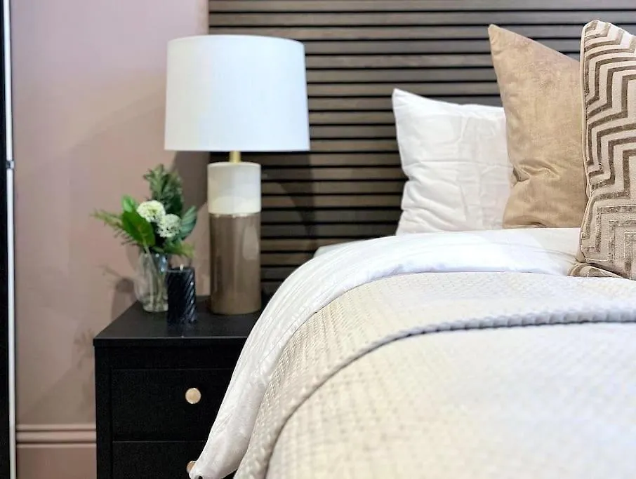 Fabulous Large Apartment In Great Location Bath United Kingdom