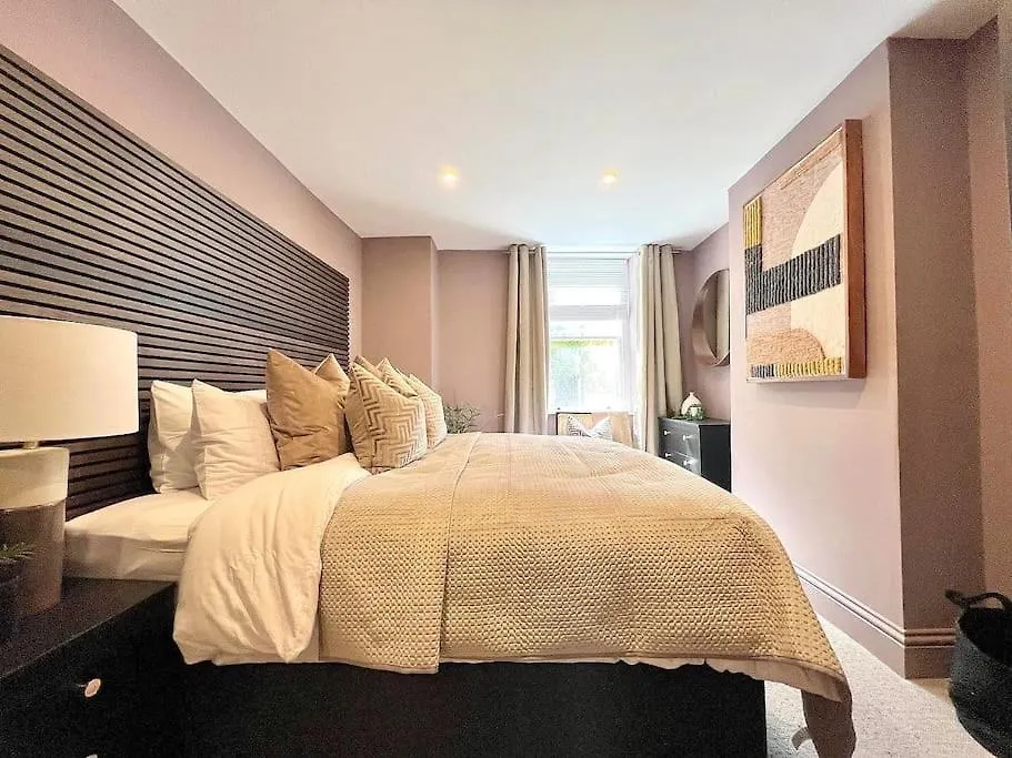 Fabulous Large Apartment In Great Location Bath