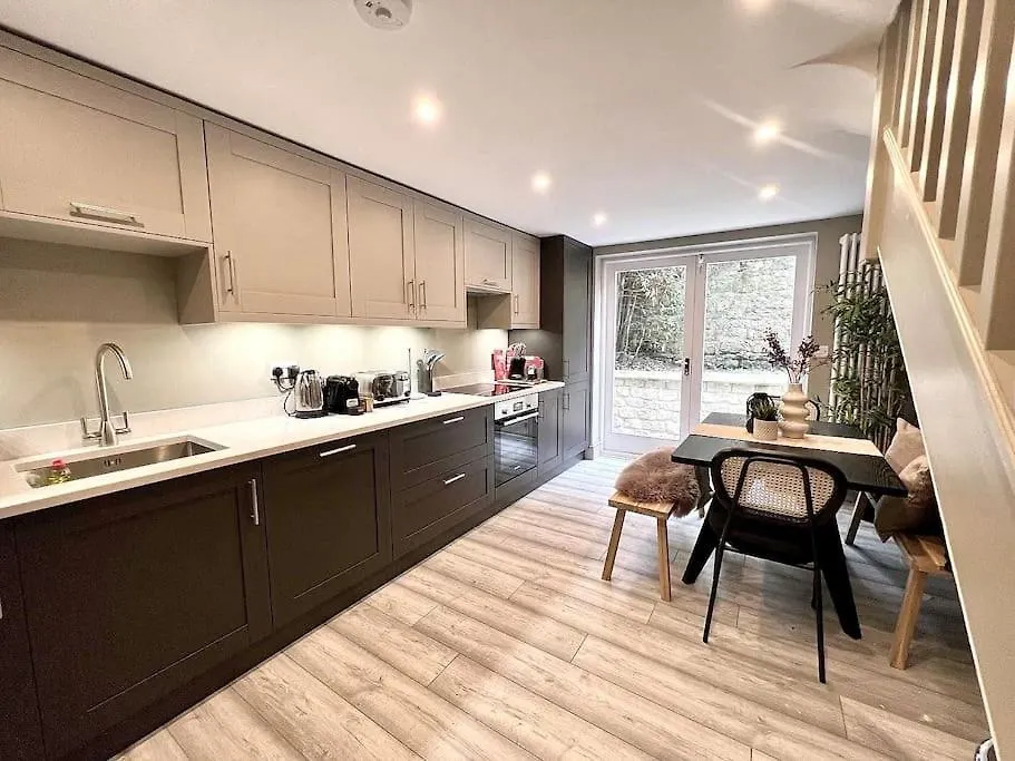 Fabulous Large Apartment In Great Location Bath 0*,  United Kingdom