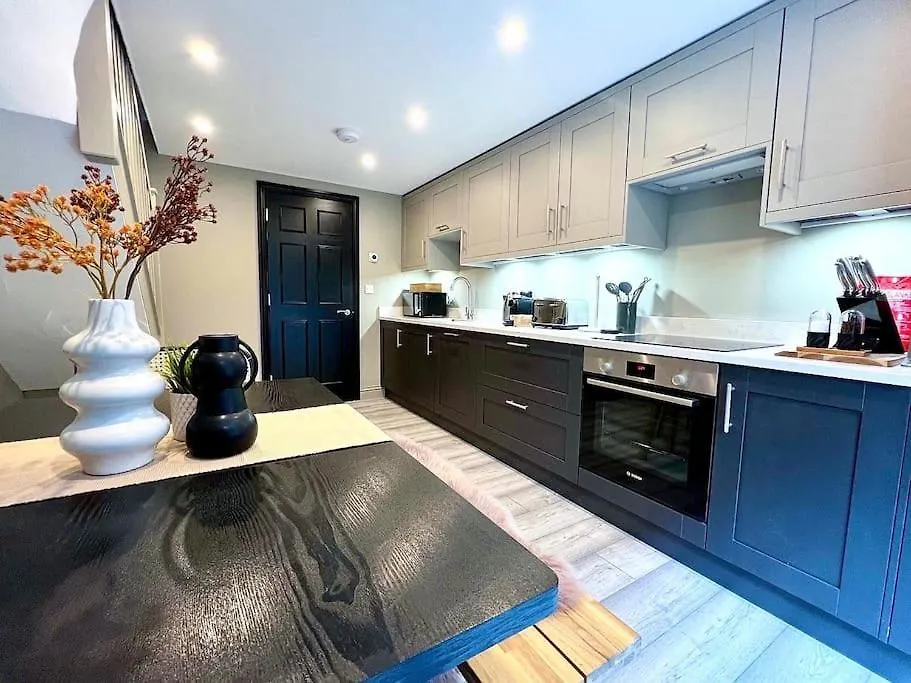 Fabulous Large Apartment In Great Location Bath